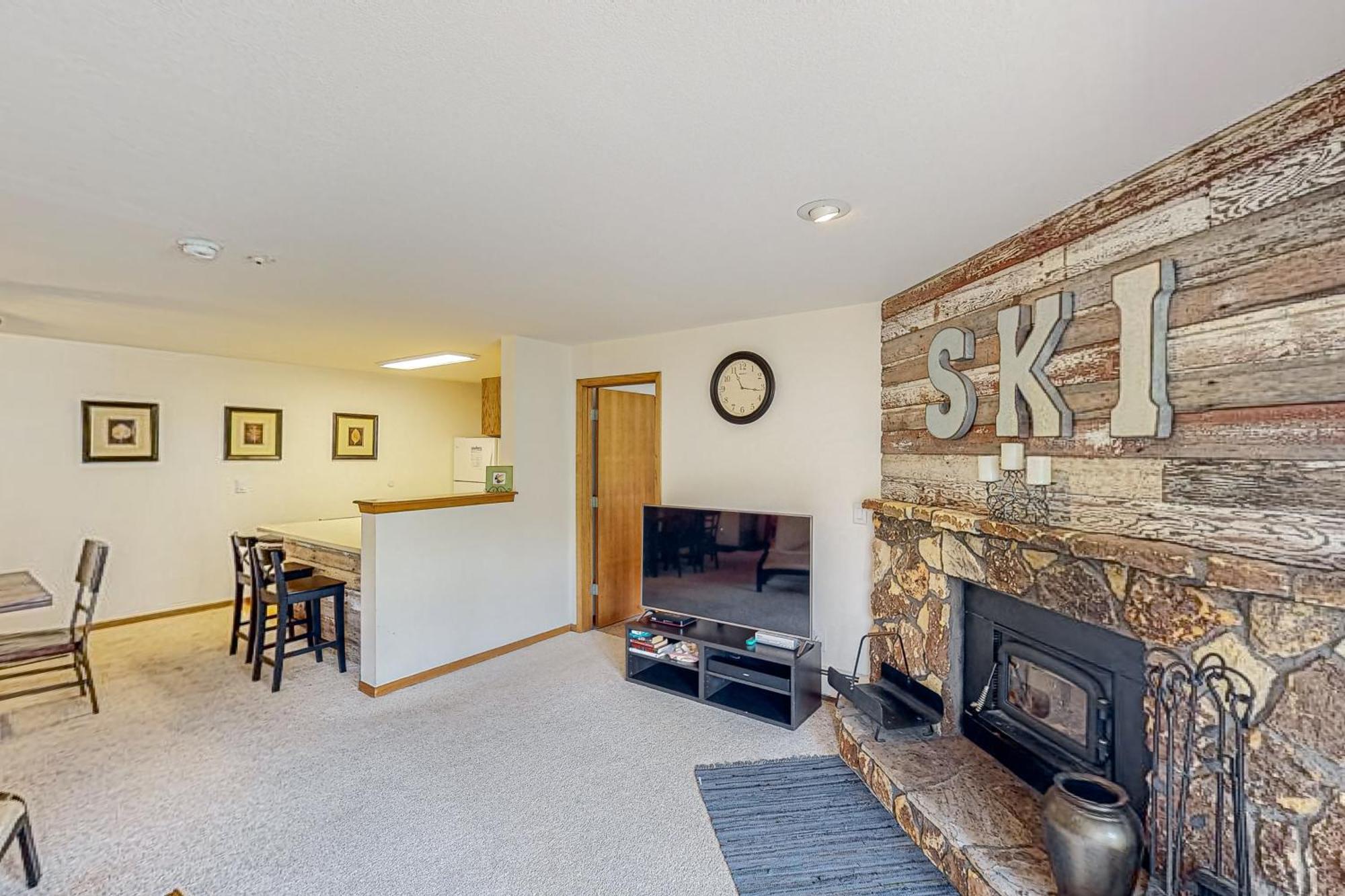 Buffalo Village Condo & Treetop Hideaway Silverthorne Room photo